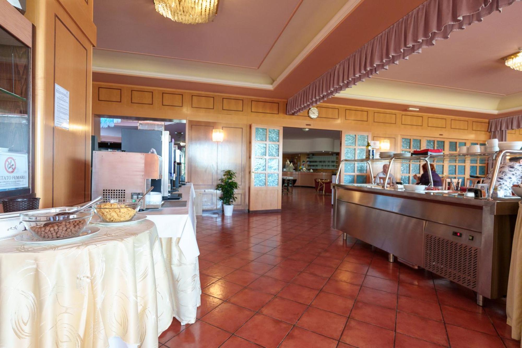 Hotel Villa Strassoldo "Ex Attianese Hotel Restaurant" Cervignano del Friuli Exterior foto